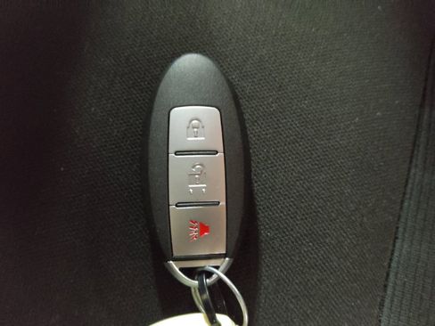 Used 2018 Nissan Titan SV RWD image 32