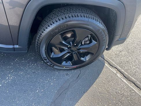 Used 2018 Jeep Compass Latitude w/ Popular Equipment Group AWD/4WD image 11