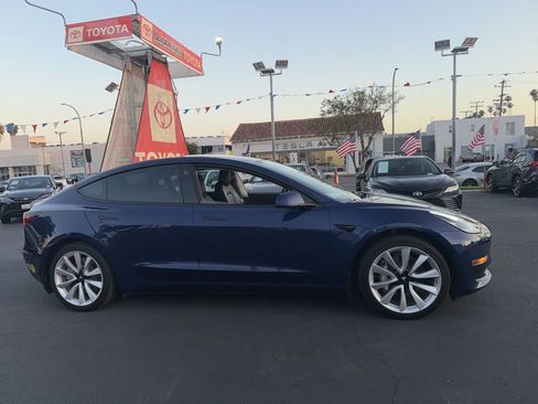 Used 2017 Tesla Model 3 Long Range image 3