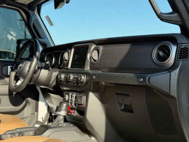 Used 2023 Jeep Gladiator Rubicon w/ LED Lighting Group AWD/4WD image 17