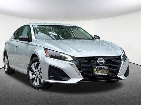 Used 2024 Nissan Altima 2.5 S FWD image 2