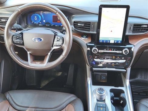 Used 2021 Ford Explorer King Ranch w/ Premium Technology Package image 27