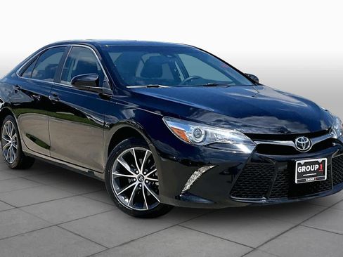 Used 2017 Toyota Camry XSE w/ Moonroof Package FWD image 3