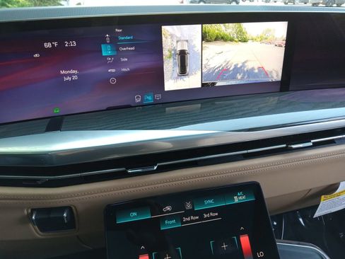Used 2025 Cadillac Escalade IQ Luxury 2 AWD/4WD image 18