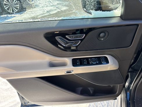 Certified 2023 Lincoln Aviator Reserve w/ Equipment Group 201A image 11