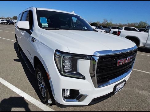 Used 2024 GMC Yukon XL SLE RWD image 2