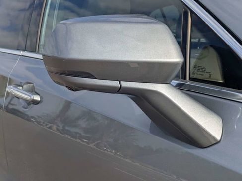 Used 2025 Cadillac XT4 Premium Luxury image 10