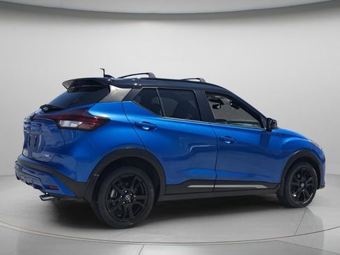 Used 2023 Nissan Kicks SR w/ SR Premium Package FWD image 7