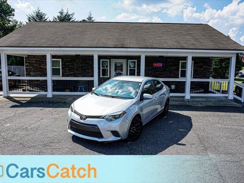 Used 2015 Toyota Corolla LE FWD image 2