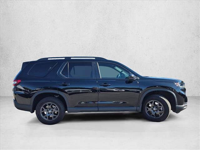 Certified 2025 Honda Pilot TrailSport image 4
