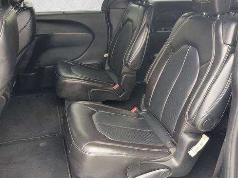 Used 2025 Chrysler Pacifica Select FWD image 17