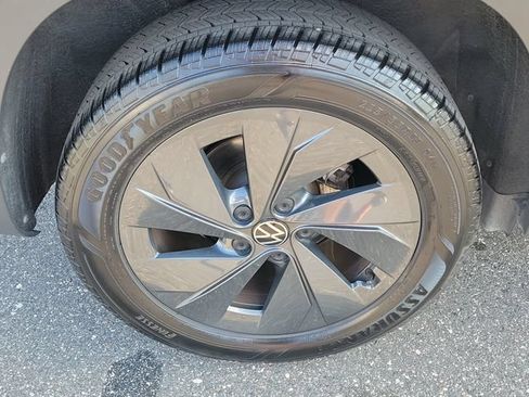 Certified 2025 Volkswagen Taos S FWD image 5