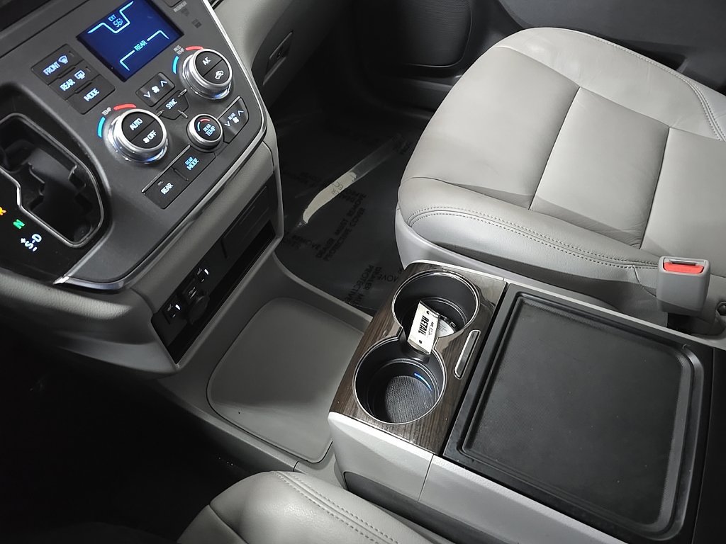 Used 2019 Toyota Sienna XLE w/ XLE Navigation Package FWD image 27