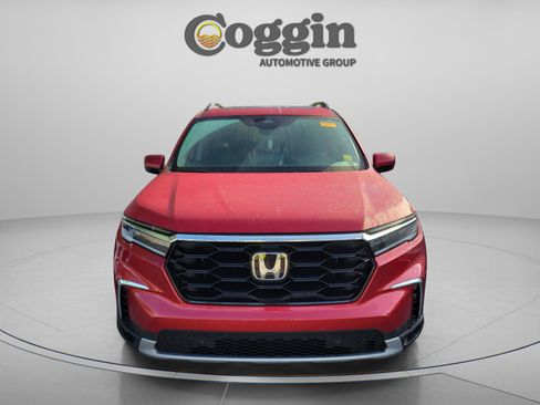 Used 2025 Honda Pilot Touring image 3