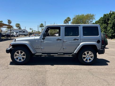 Used 2016 Jeep Wrangler Unlimited Sahara w/ Connectivity Group AWD/4WD image 6