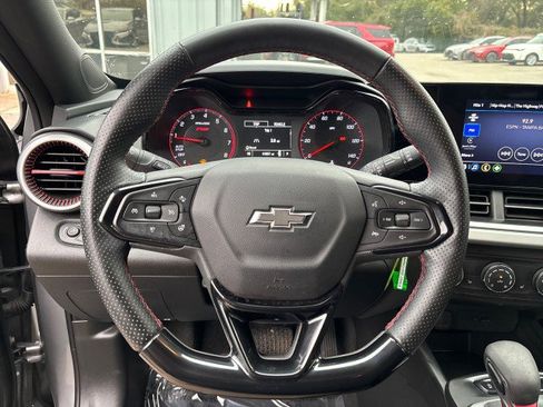 Used 2025 Chevrolet Trax RS w/ Driver Confidence Package image 15