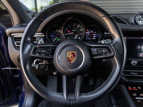 Certified 2022 Porsche Macan AWD/4WD image 26