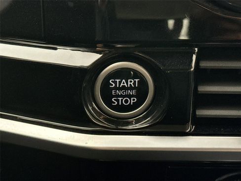 Used 2024 Nissan Pathfinder SL image 21