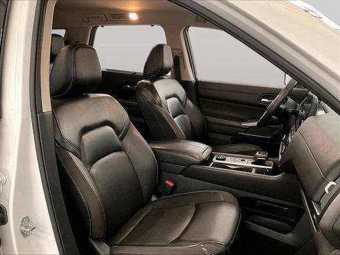 Used 2023 Nissan Pathfinder SL w/ Black Appearance Package AWD/4WD image 7