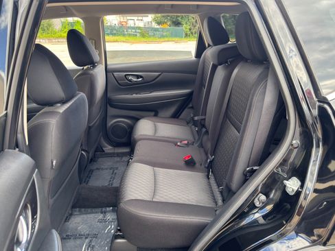 Used 2019 Nissan Rogue SV w/ Premium Package FWD image 36