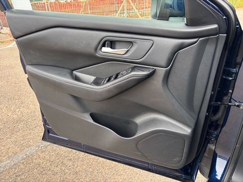 Used 2025 Nissan Rogue SV FWD image 18