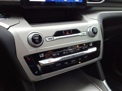 Used 2021 Ford Explorer XLT w/ Equipment Group 202A image 22