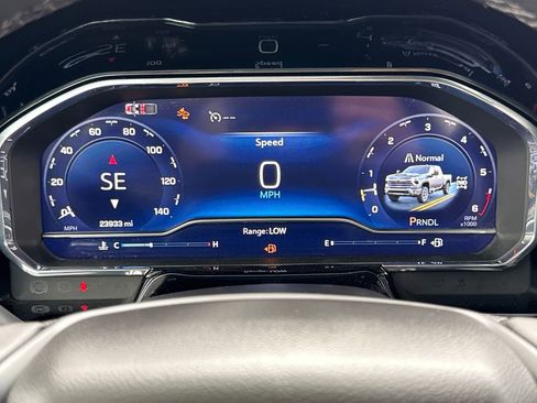 Used 2025 Chevrolet Silverado 2500 LT w/ Convenience Package image 32