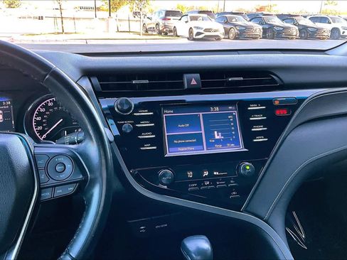 Used 2019 Toyota Camry SE image 6