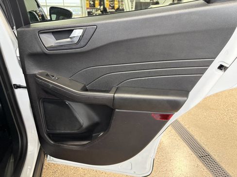 Used 2021 Ford Escape SE image 28