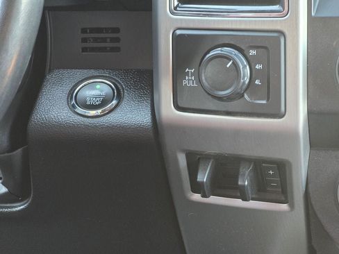 Used 2019 Ford F350 Platinum w/ Platinum Ultimate Package AWD/4WD image 17