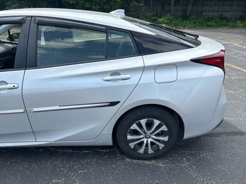 Used 2019 Toyota Prius XLE w/ Advanced Technology Package AWD/4WD image 4