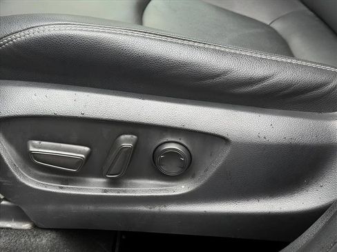 Used 2024 Toyota Corolla Cross XLE image 24