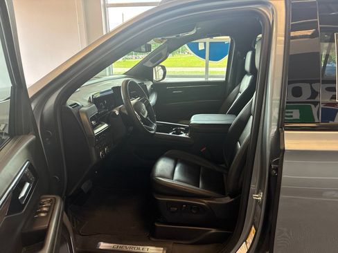 Used 2025 Chevrolet Suburban Z71 AWD/4WD image 20