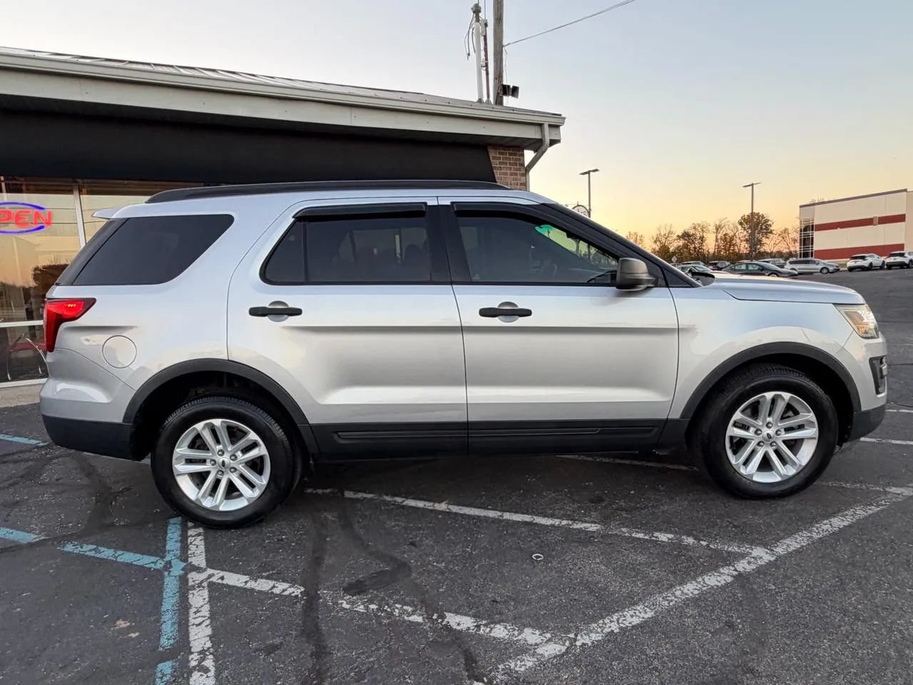 Used 2016 Ford Explorer 4WD image 6