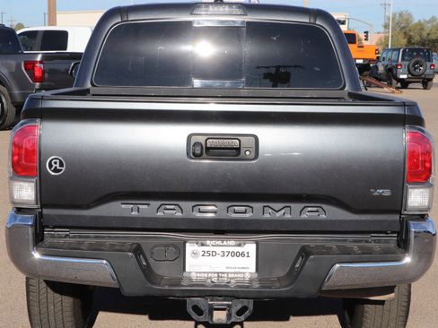 Used 2022 Toyota Tacoma TRD Off-Road image 6