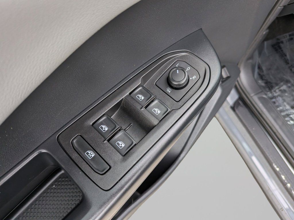 Certified 2023 Volkswagen Taos SE FWD image 17