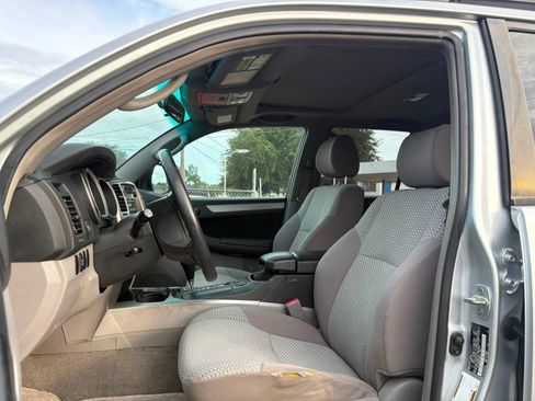 Used 2006 Toyota 4Runner SR5 AWD/4WD image 9