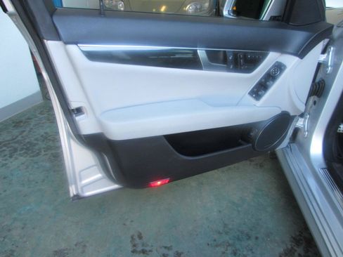 Used 2013 Mercedes-Benz C 350 Sport image 5