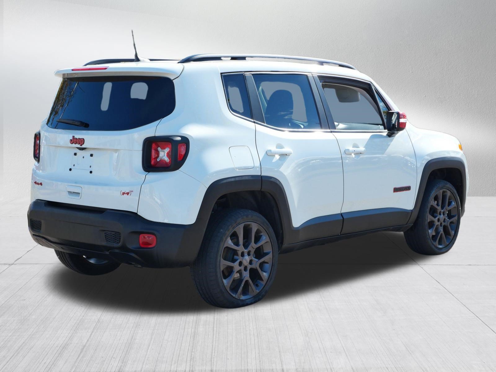 Used 2023 Jeep Renegade Latitude w/ Sun/Sound Group AWD/4WD image 7