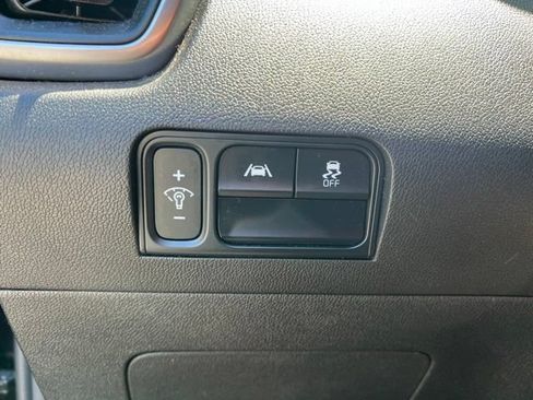 Used 2022 Kia Sorento LX AWD/4WD image 11