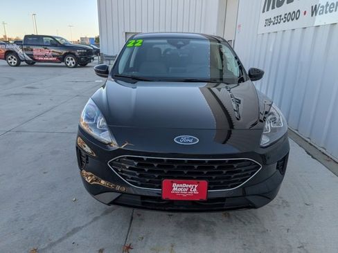 Used 2022 Ford Escape SE w/ SE Sport Appearance Package image 32
