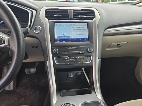 Used 2019 Ford Fusion SE image 7