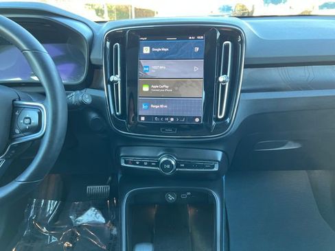 Used 2023 Volvo XC40 Recharge Ultimate image 23