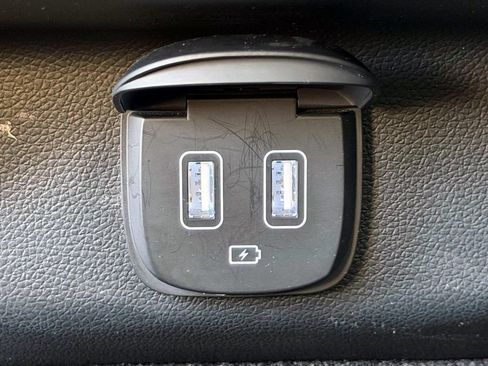 Certified 2025 Genesis GV70 2.5T AWD/4WD image 18
