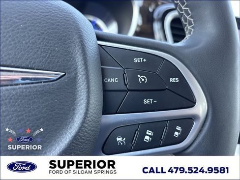 Used 2023 Chrysler Pacifica Limited FWD image 34