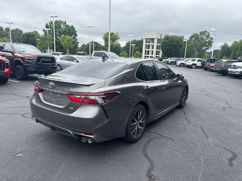 Used 2023 Toyota Camry SE w/ Convenience Package FWD image 4