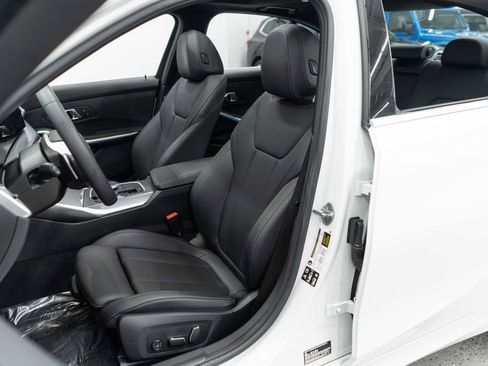 Used 2025 BMW 330i xDrive Sedan w/ Convenience Package image 9