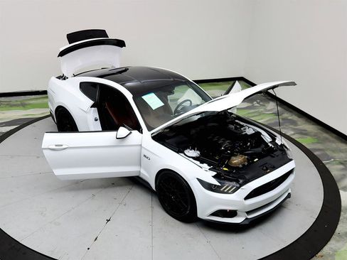 Used 2015 Ford Mustang GT Premium RWD image 32