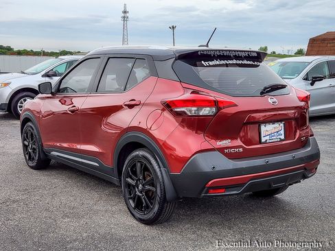 Used 2020 Nissan Kicks SR w/ SR Premium Package FWD image 3