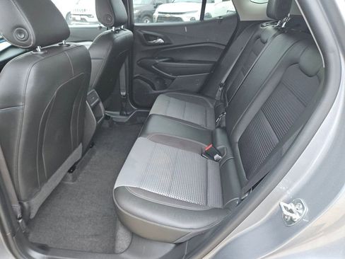 Used 2025 Chevrolet Trax LT w/ LT Convenience Package FWD image 27